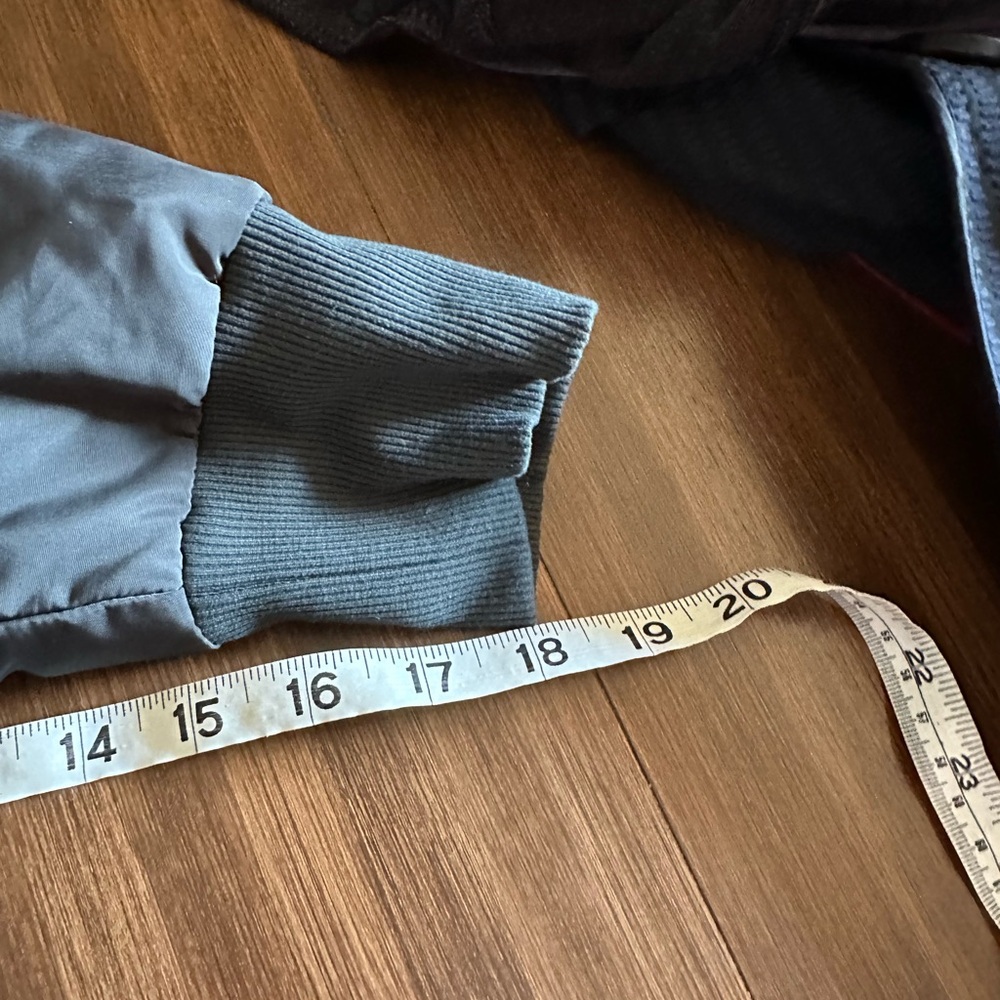 ALO Yoga Squad Jacket (Grey)
Bomber jacket 
Fits like a medium - Picture 9 of 9